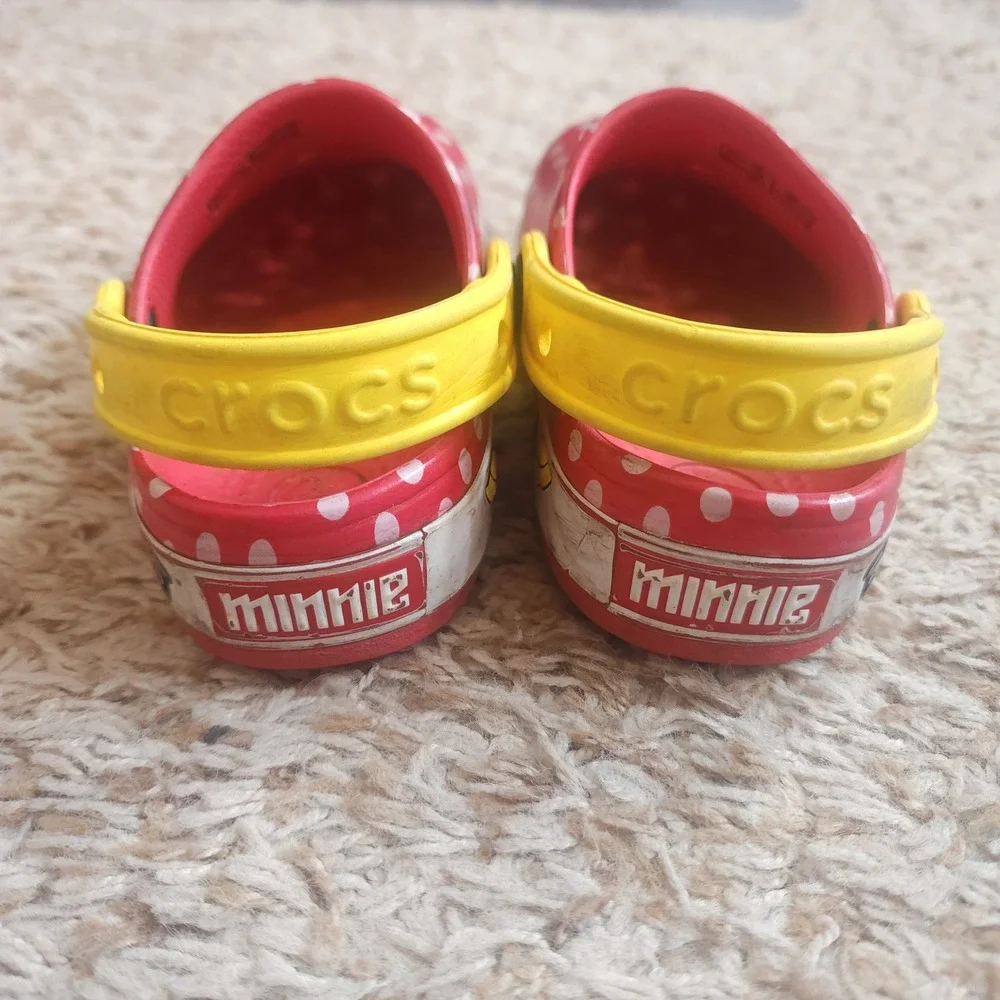 CROCS lightweight clogs